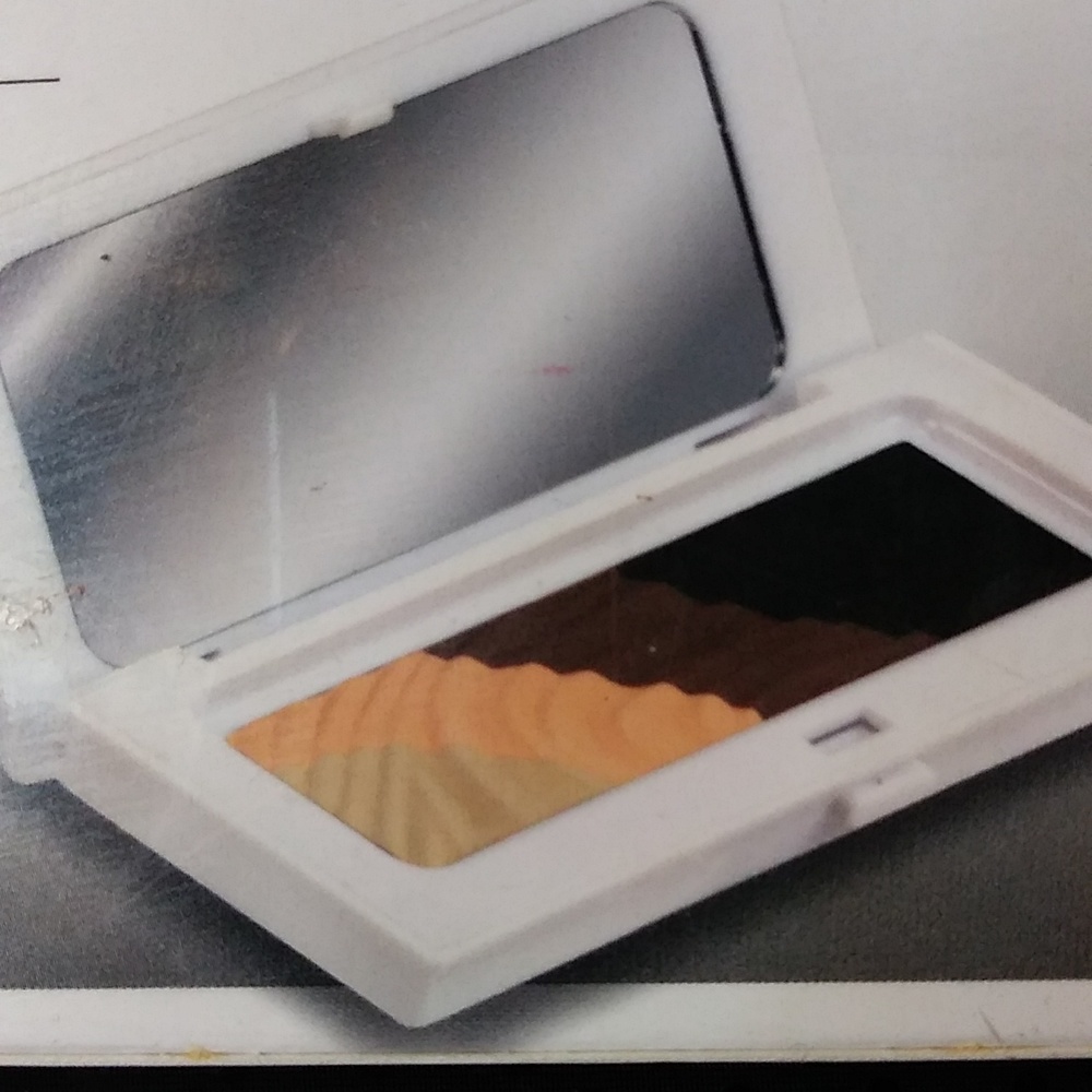 Me Makeover Essentials 5 Color Eyeshadow Pallet "Butterfly Eyes" & Mirror NEW!